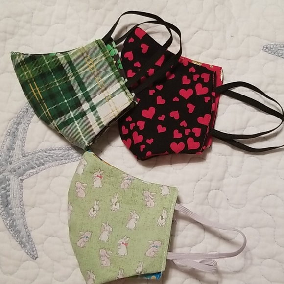 Trio of holiday facemask, chain and no touchkey - Picture 2 of 8